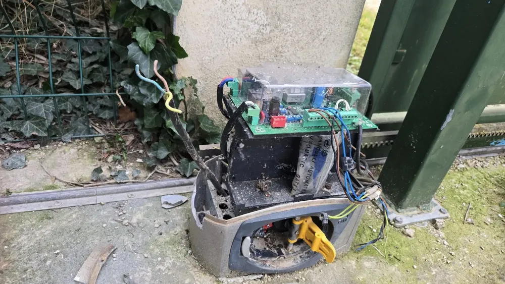 Installation moteur portail à Arles